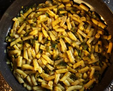 Garnitură de fasole galbenă cu usturoi verde – Cea mai simplă și gustoasă rețetă