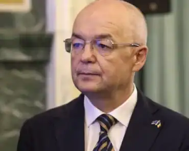 PNL i-a pus gând rău USR-ului. La televizor liberalii spun una, în ședința de partid alta. Emil Boc propune o distanțare: ”Noi vrem electoratul USR, nu pe USR”