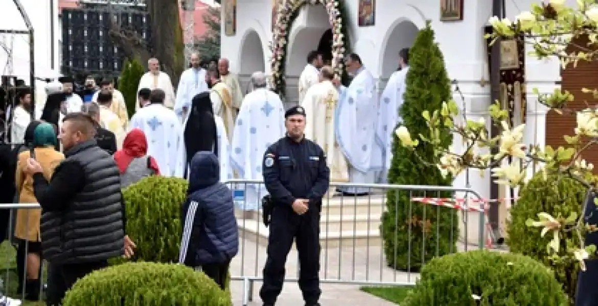Mii de credincioși, la Mănăstirea Ghighiu din Prahova. Se sărbătorește Izvorul Tămăduirii