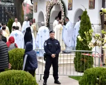 Mii de credincioși, la Mănăstirea Ghighiu din Prahova. Se sărbătorește Izvorul Tămăduirii