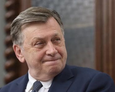 Cel mai bun comentariu făcut de Crin Antonescu: „Există posibilitatea ca mulți membri ai haitei să turbeze”