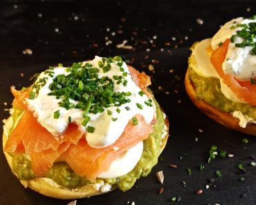 Mic dejun cu ouă și somon – Rapid și gustos