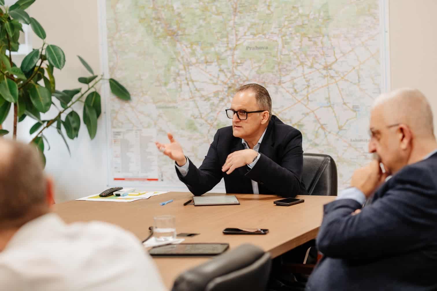 Virgil Nanu, ședință cu reprezentanții ESZ, Apa Nova și OMV: Coordonare pentru evitarea riscurilor la intervenția asupra vanei ESZ