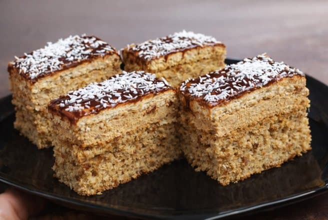 Desert prajitura cu crema de ness si nuca reteta delicioasa