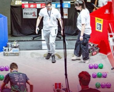 Cum au ajuns 19 liceeni din Câmpina să construiască un robot pe care se pregătesc să-l ducă la o competiție de robotică din Olanda?