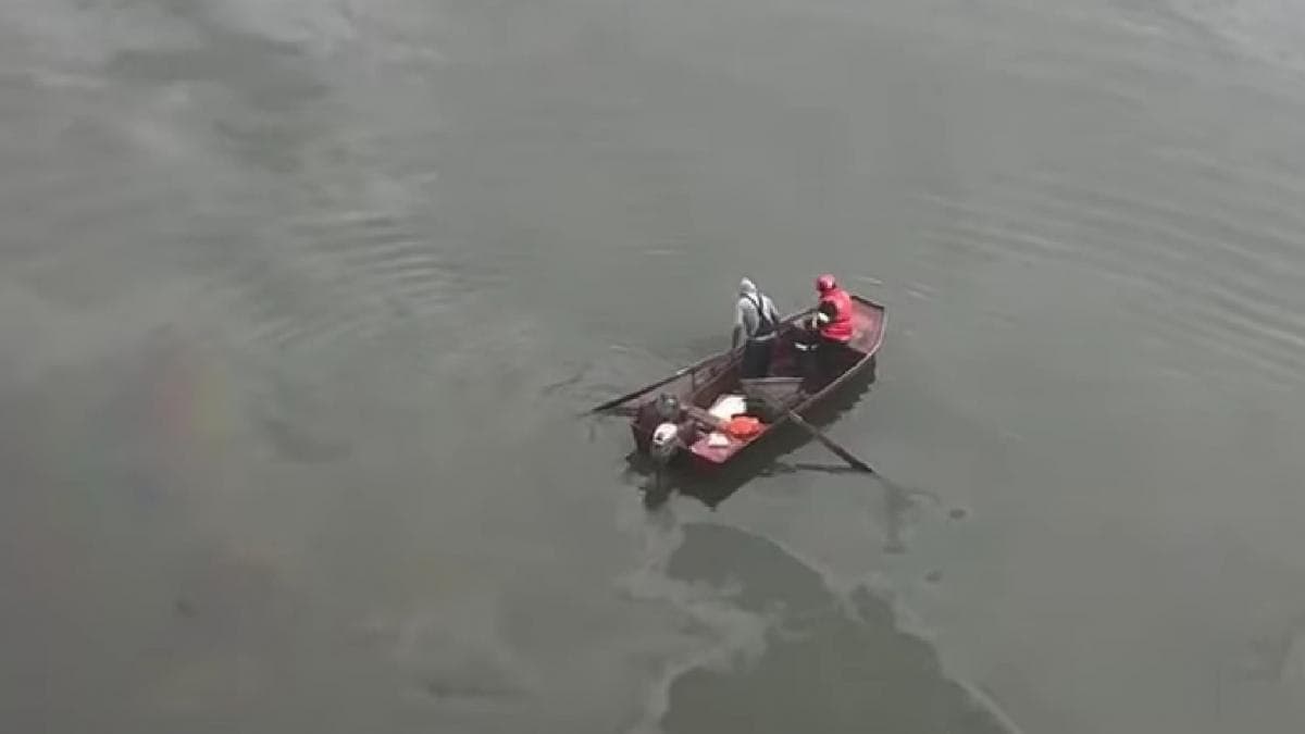 Un bărbat a căzut din barcă la Boldești-Grădiștea. Au fost chemați scafandrii