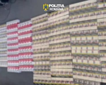 VIDEO: Bărbat reținut de polițiști în Ploiești după ce a fost prins cu sute de pachete de țigări netimbrate.