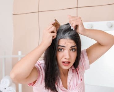Te-ai săturat de păr alb? Soluția naturală pentru a-l colora acasă, fără vopsea toxică
