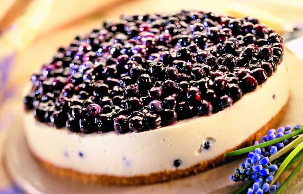 Cheesecake cu afine, un desert rapid și spectaculos. Rețeta cu care vei cuceri toată familia