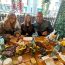 Daniela Gyorfi și-a scos familia la mici la o terasă din Rahova: „Eu și Maria suntem și la dietă”