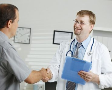Ce greșeală uriașă fac românii când se pensionează. Avertismentul medicilor