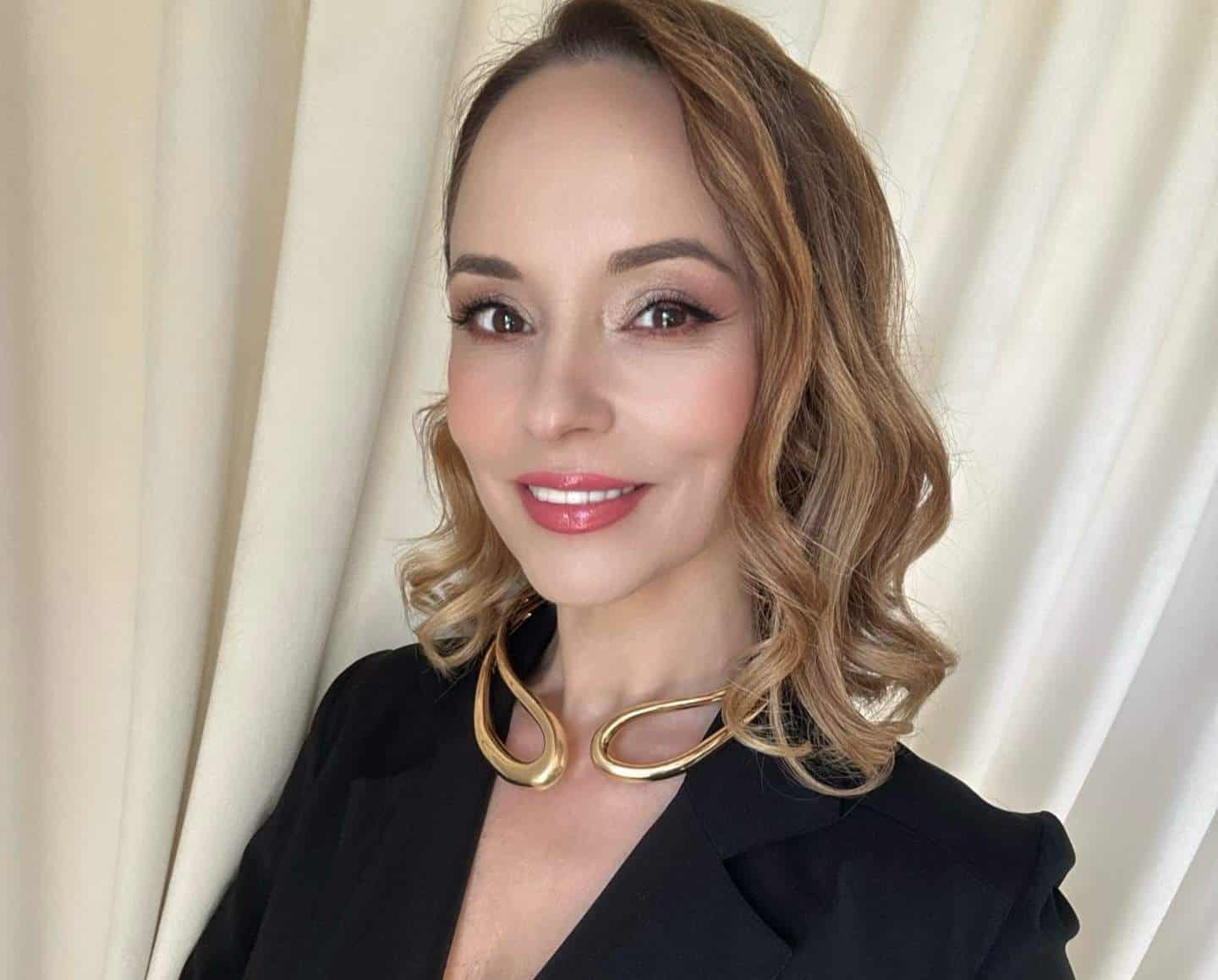 Andreea Marin a îmbrăcat cel mai mulat costum de yoga! Cum arată la 51 de ani, nemachiată