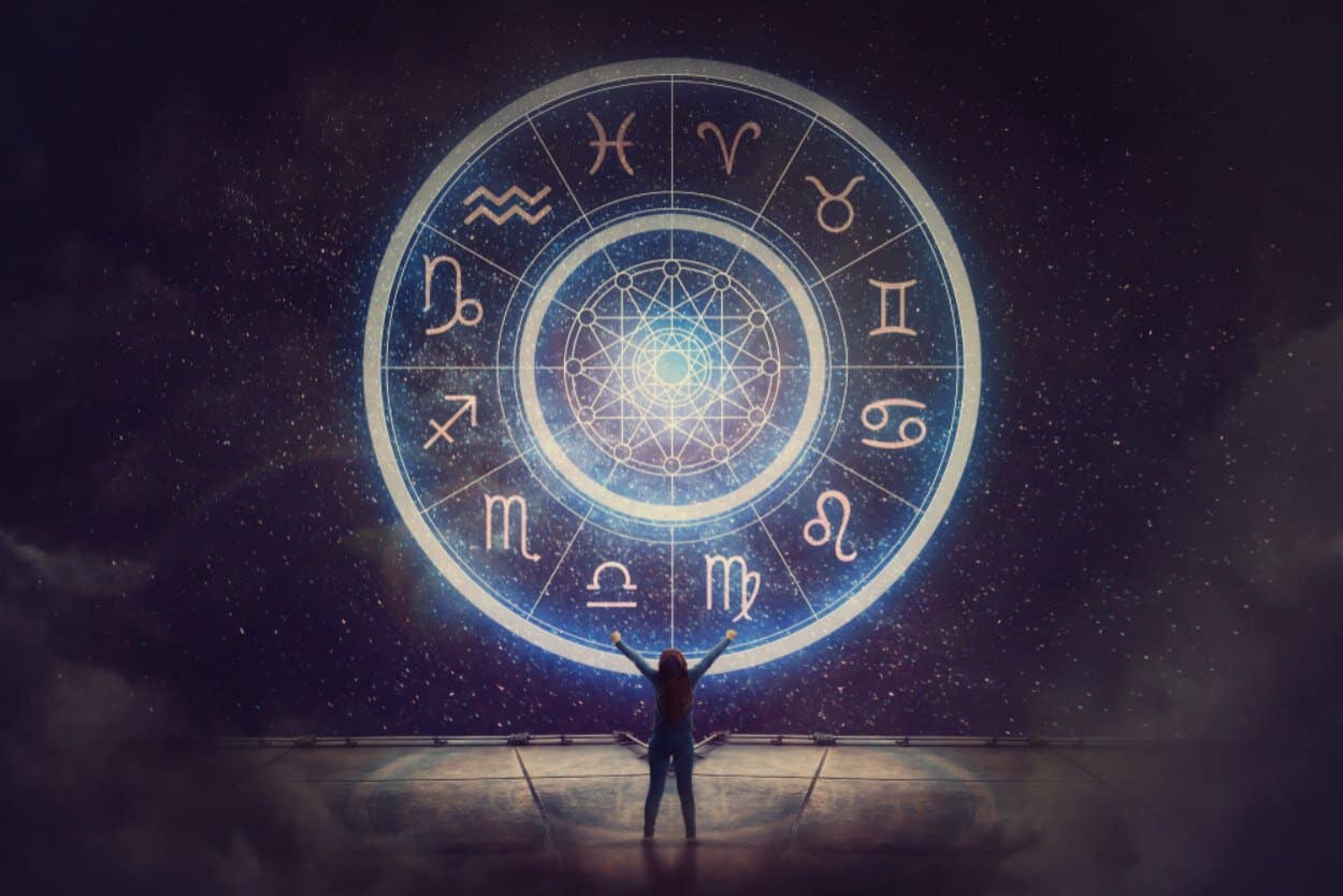 Horoscop luni, 4 mai. Berbecii oferă cadouri celor dragi, iar Racii primesc o invitație neașteptată