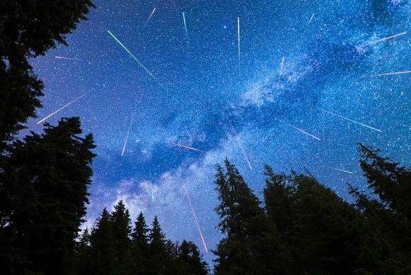 Spectacol pe cer: ploaia de meteori Eta Aquaridele atinge maximul în noaptea de 5 spre 6 mai