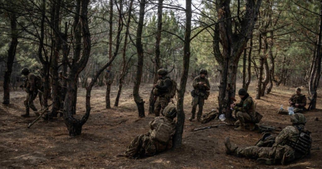 Un soldat ucrainean a ajuns din greșeală într-o tranșee inamică, a supraviețuit două săptămâni și s-a întors cu un prizonier rus