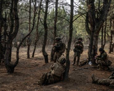 Un soldat ucrainean a ajuns din greșeală într-o tranșee inamică, a supraviețuit două săptămâni și s-a întors cu un prizonier rus