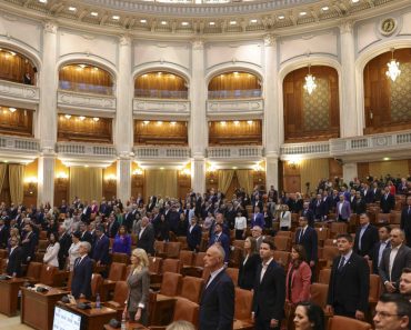 S-au complicat calculele moțiunii de cenzură: unii aleși nu mai susțin demersul. PSD pierde oameni și cooptează alții din Opoziție