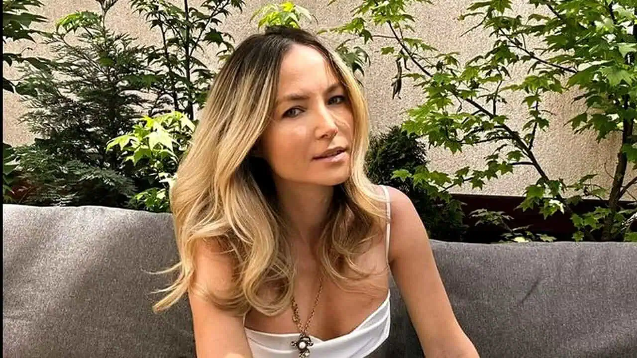 Și frumoasă, și modestă! La ce artificiu cosmetic a renunțat Octavia Geamănu: toate femeile fac asta la salon, ea face acasă!