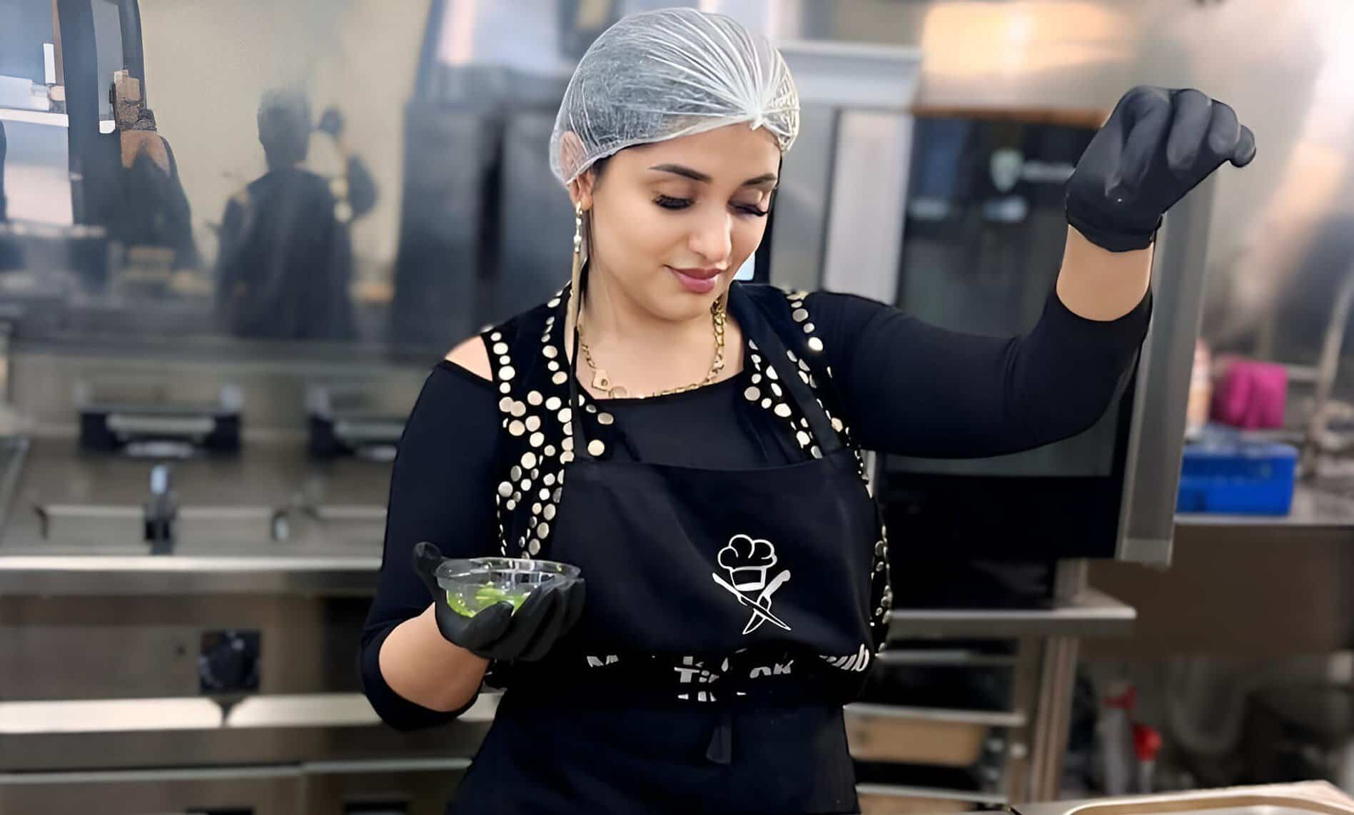 Rețeta autentică de mujdei țigănesc, pregătită de Melek. E delicios, se prepară rapid și merge de minune cu orice fel de carne