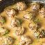 Rețetă suedeză reinterpretată. Chifteluțe Köttbullar în sos fin de muștar și smântână, un preparat cremos, aromat și ușor de făcut acasă