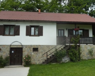 A lăsat Bucureștiul pentru viața la țară, unde și-a construit casa visurilor: „N-aș mai da-o pe viața de la oraș”