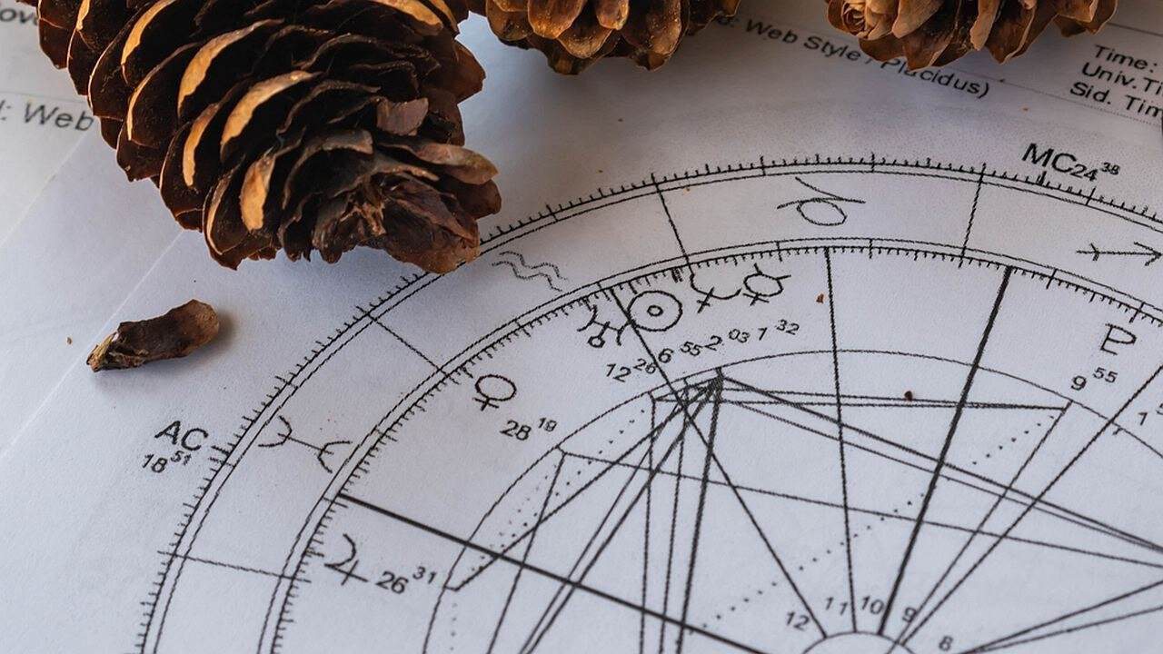 Horoscop duminică, 10 mai. Berbecii sunt dați peste cap de situații ciudate, iar Peștii trebuie să evite greșelile din trecut