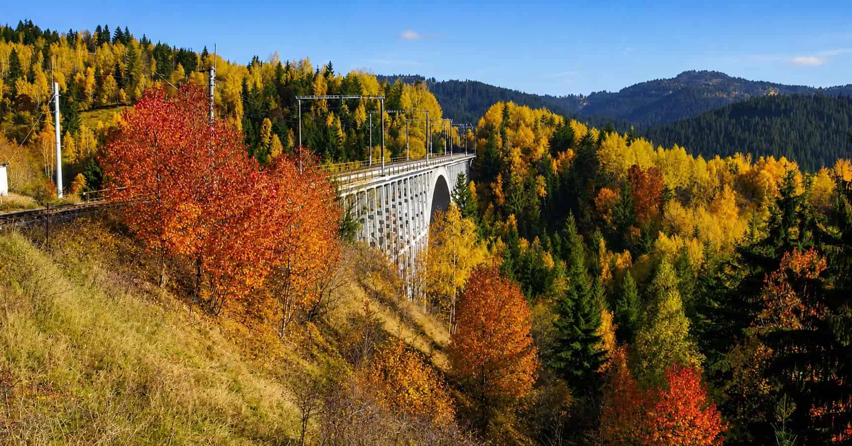 Viaductul din România care ascunde o poveste dramatică. Aruncat în aer de două ori, a fost reconstruit printre ruine și frig