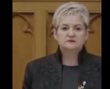 O deputată a depus jurământul în limba română în Parlamentul de la Budapesta. Lider UDMR: „Cum s-ar umfla în pene șovinii la noi”