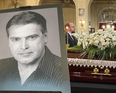 Medana Oprea, în lacrimi la căpătâiul bunului său prieten Ioan Isaiu, alături de mama și surorile acestuia: „Stând lângă sicriu, aveam senzația că îmi vorbește”