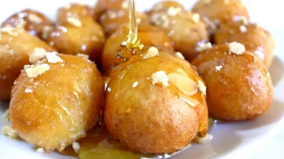 Rețeta grecească de gogoși care a cucerit internetul. Cum faci acest desert pufos și delicios în doar 20 de minute