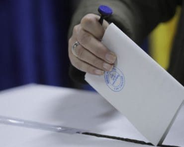 Sondaj CURS: AUR ar obține 32% la parlamentare, PSD –24%, PNL –20%, USR –10%. Călin Georgescu are 32% încredere multă și foarte multă