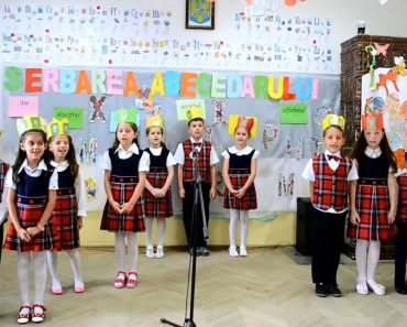 Scandal uriaș din cauza unei serbări de clasa I! Părinții au rămas stupefiați când au aflat cât trebuie să plătească: „Așa tare plouă cu bani la alții și numai la noi nu?”