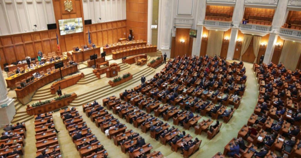 Sondaj INSCOP: PNL depășește PSD în intențiile de vot pentru alegeri parlamentare. Ce procente au AUR și USR