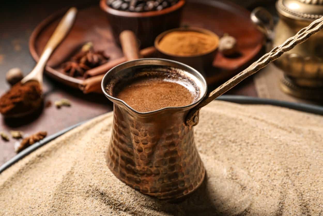 Băutura care a ajuns să detroneze cafeaua. A început să fie tot mai consumată dimineața Băutura care a ajuns să detroneze cafeaua. A început să fie tot mai consumată dimineața