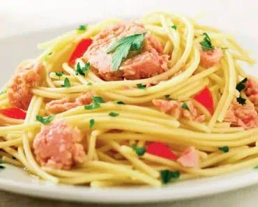 Salată de paste cu ton à la Cher. Un preparat bogat în proteine, se face ușor și este perfect pentru vară