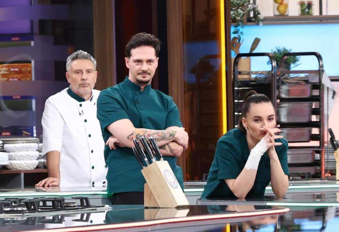 Cine sunt primii semifinaliști ai sezonului 17 Chefi la cuțite. Au câștigat ultimul battle Cine sunt primii semifinaliști ai sezonului 17 Chefi la cuțite. Au câștigat ultimul battle