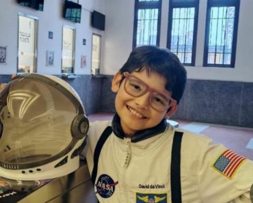 Povestea copilului care impresionează lumea întreagă. Are 10 ani, un IQ peste Einstein și vorbește mai multe limbi