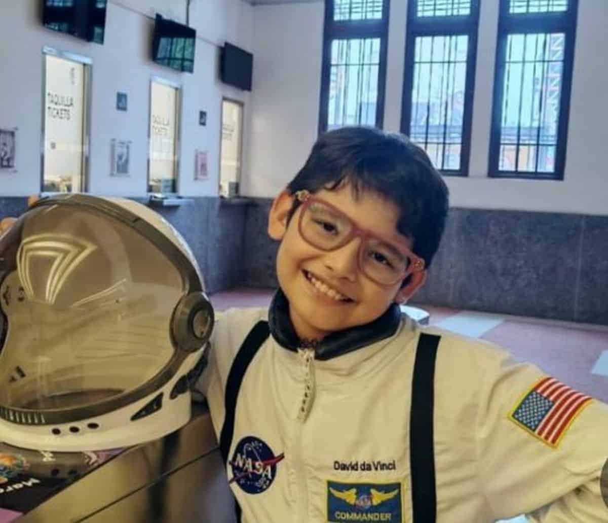 Povestea copilului care impresionează lumea întreagă. Are 10 ani, un IQ peste Einstein și vorbește mai multe limbi Povestea copilului care impresionează lumea întreagă. Are 10 ani, un IQ peste Einstein și vorbește mai multe limbi