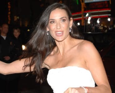 Demi Moore, schimbare de look radicală. Actrița de 63 de ani a renunțat la părul lung Demi Moore, schimbare de look radicală. Actrița de 63 de ani a renunțat la părul lung