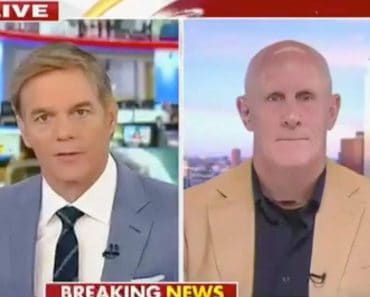 Un invitat de la Fox News a pus Internetul pe jar! Oamenii îl acuză că poartă o mască realistă pe față Un invitat de la Fox News a pus Internetul pe jar! Oamenii îl acuză că poartă o mască realistă pe față