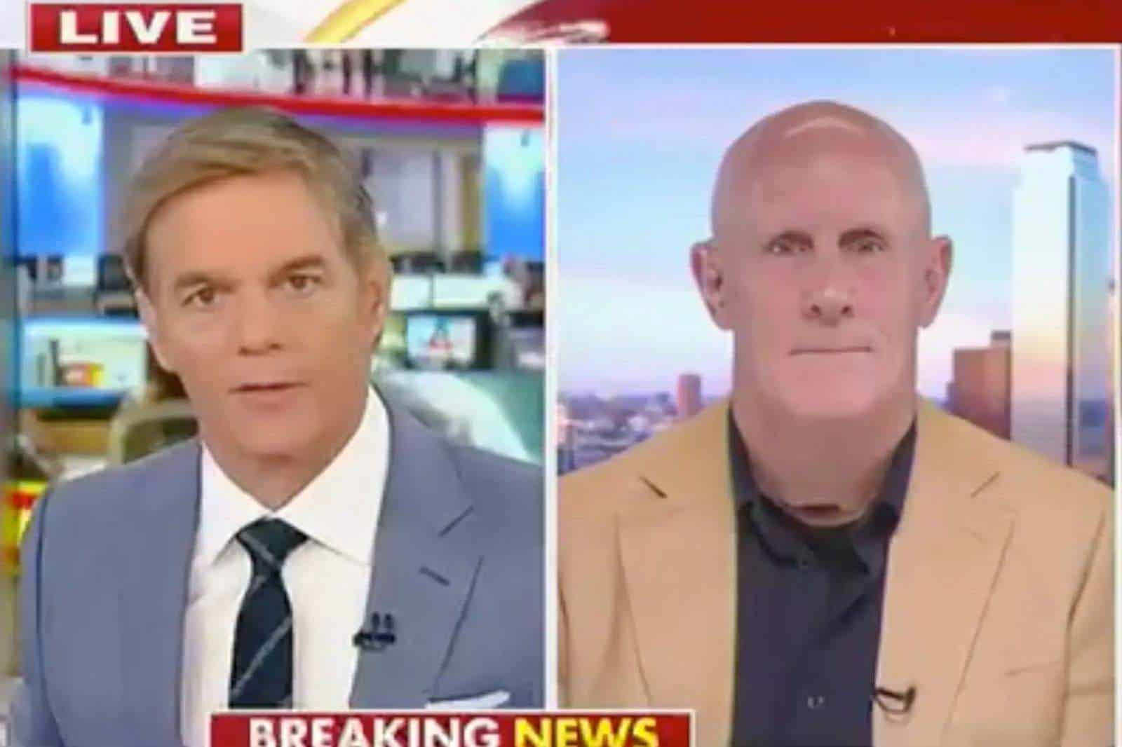 Un invitat de la Fox News a pus Internetul pe jar! Oamenii îl acuză că poartă o mască realistă pe față Un invitat de la Fox News a pus Internetul pe jar! Oamenii îl acuză că poartă o mască realistă pe față