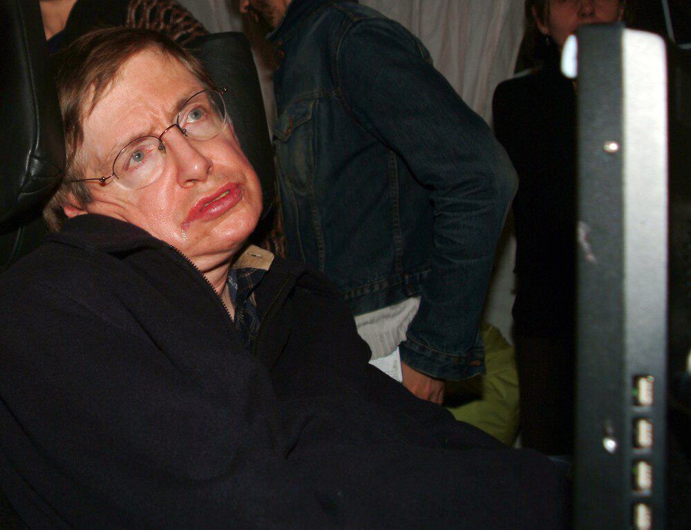 Detalii inedite din viața lui Stephen Hawking. Era privit cu îngrijorare de tatăl său în perioada studenției: „Stă prin casă fără prea multă iniţiativă”
