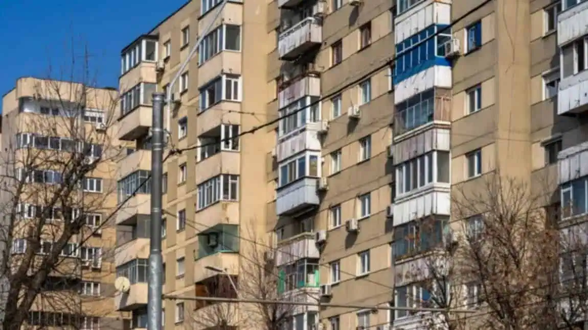 Viața la bloc s-a schimbat complet. De ce nu ne mai salutăm cu vecinii? „La mine fug dacă văd pe careva că așteaptă liftul” Viața la bloc s-a schimbat complet. De ce nu ne mai salutăm cu vecinii? „La mine fug dacă văd pe careva că așteaptă liftul”