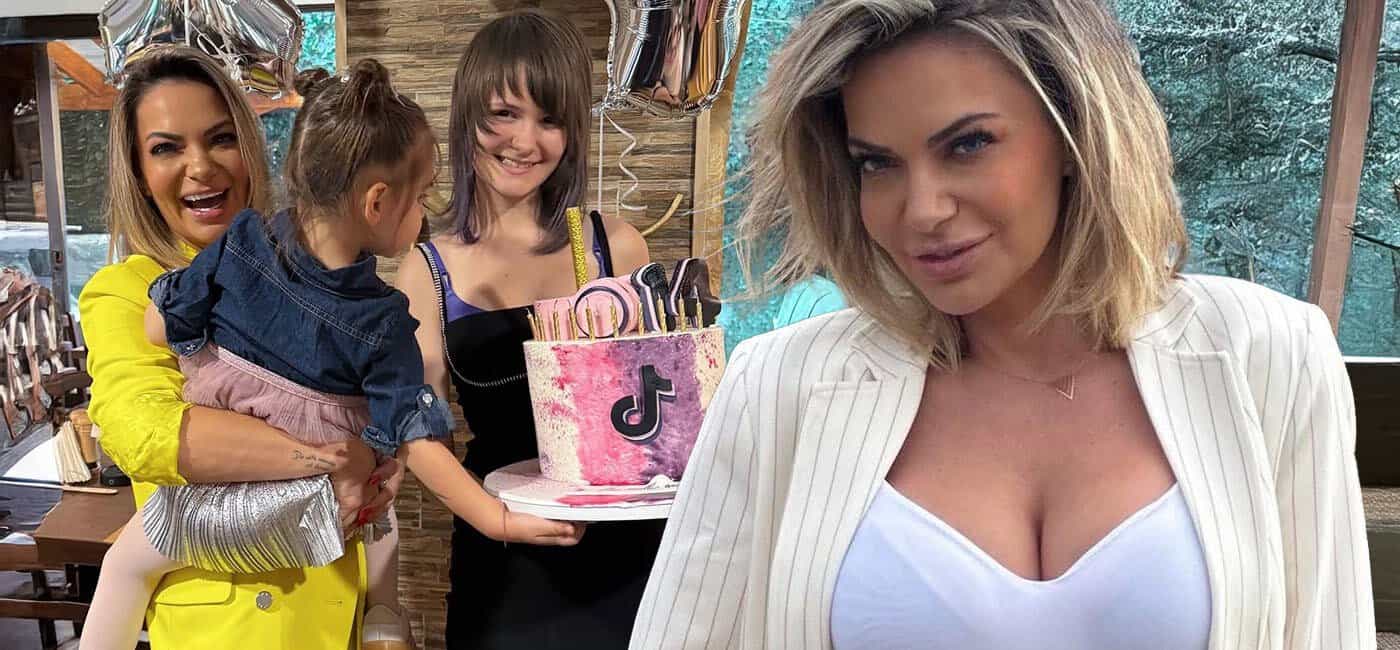 Andreea Antonescu, mesaj emoționant pentru fiica sa. Sienna, adolescenta artistei, a împlinit 15 ani Andreea Antonescu, mesaj emoționant pentru fiica sa. Sienna, adolescenta artistei, a împlinit 15 ani