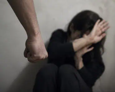 Sentință dură pentru pompierul care a vrut să își ardă soția de vie. Gestul extrem făcut după proces