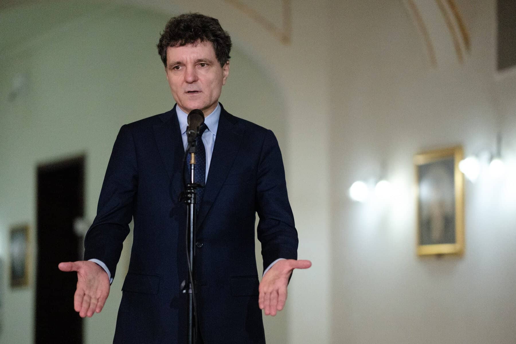 Numele de pe lista scurtă pentru funcția de prim-ministru: doar persoane din afara partidelor Numele de pe lista scurtă pentru funcția de prim-ministru: doar persoane din afara partidelor