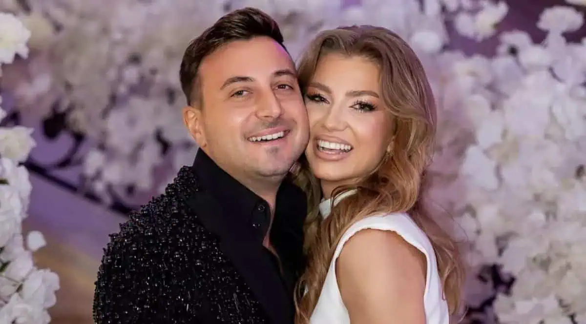 Valentin Sanfira, noi dezvăluiri după divorțul de Codruța Filip. Ce se întâmplă în viața artistului: „Iubirea este un lucru greu de definit” Valentin Sanfira, noi dezvăluiri după divorțul de Codruța Filip. Ce se întâmplă în viața artistului: „Iubirea este un lucru greu de definit”