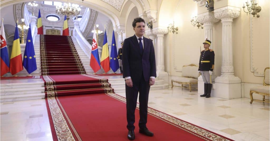 Negocierile pentru formarea noului Guvern, blocate. De ce întârzie Nicușor Dan să desemneze un premier