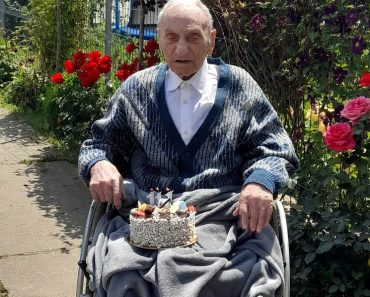 Ilie Ciocan, cel mai bătrân român, a murit la 112 ani. Olteanul era cel mai în vârstă veteran de război din lume Ilie Ciocan, cel mai bătrân român, a murit la 112 ani. Olteanul era cel mai în vârstă veteran de război din lume