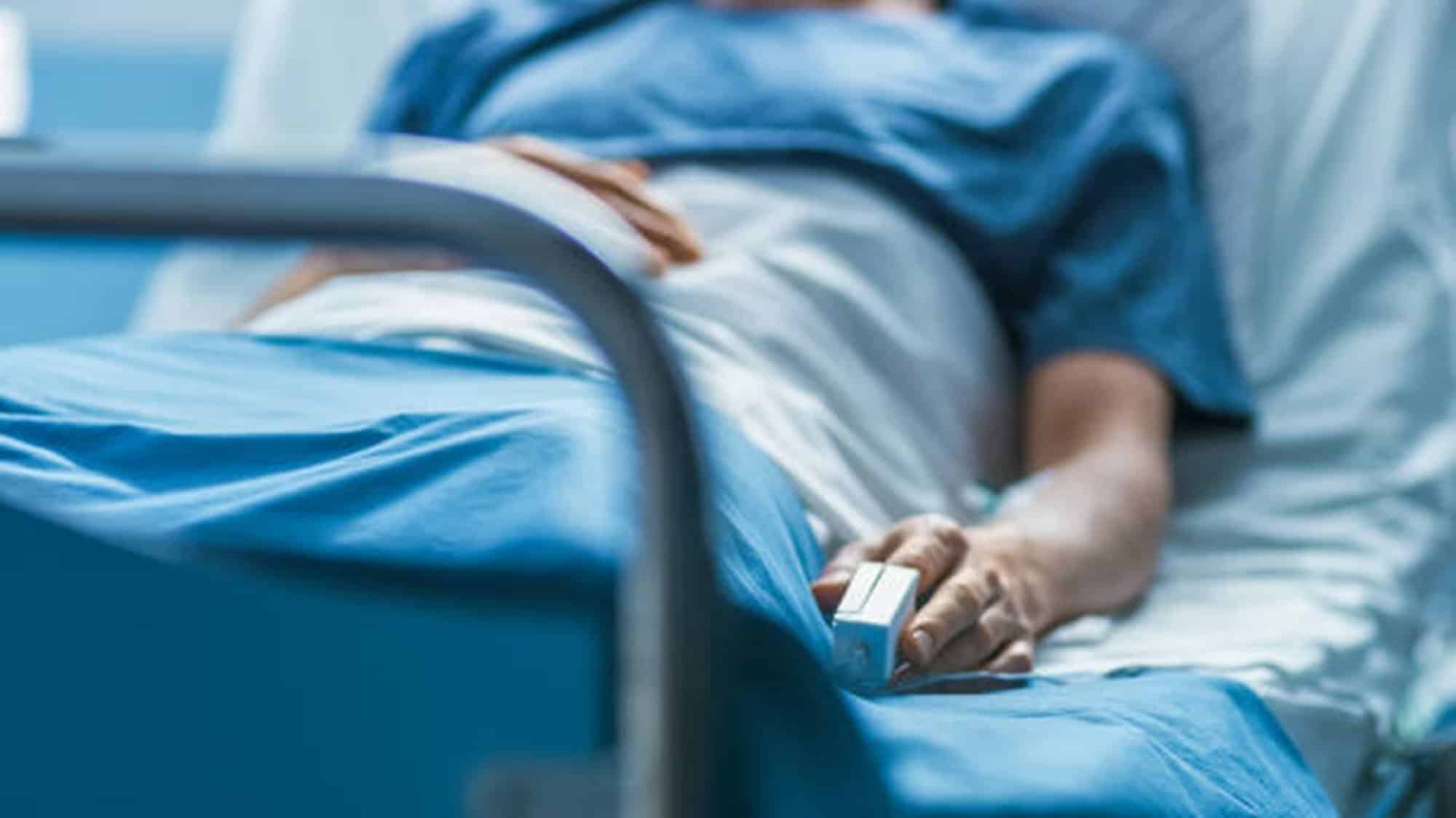 Șoc într-un spital din România! Un bărbat tratat pentru hemoragie a aflat că are cancer în stadiu avansat. Cere despăgubiri uriașe